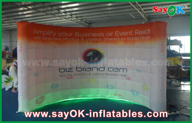 De gebeurteniscabine toont 3 X 1,5 X 2,3 M Led Wall Inflatable Photobooth met Druk
