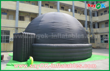 De zwarte 7m DIA Opblaasbare Mobiele Tent van de de Koepelbioskoop van de Planetariumprojectie Opblaasbare