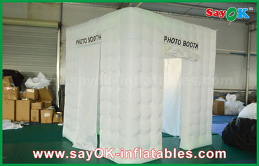 Opblaasbare Fotostudio 3 Tent van Photobooth van de Deuren de Witte Opblaasbare Draagbare Kubus met 2.5m Grootte