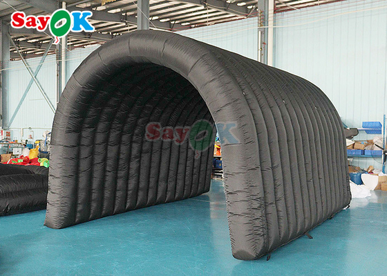 Zwarte opblaasbare sporttunnel Tent voor voetbalwedstrijden Outdoor evenementen Toegangstunnel