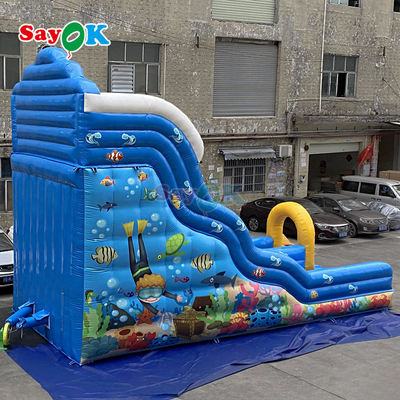 Commerciële opblaasbare waterslider voor buitenspelletjes Grote opblaasbare glijbaan met afneembare waterslider voor kinderen