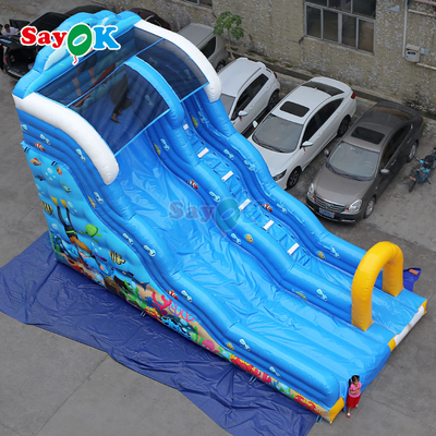 Commerciële opblaasbare waterslider voor buitenspelletjes Grote opblaasbare glijbaan met afneembare waterslider voor kinderen
