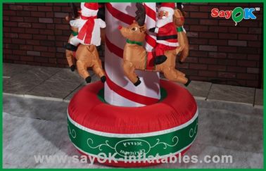 Grappige Opblaasbare de Vakantiedecoratie Lucht Geblazen Inflatables van de Kerstmiscarrousel