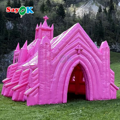 Op maat gemaakte roze vlamvertragende UV-bestendige opblaasbare kerktent voor bruiloftsevenementen buitenshuis