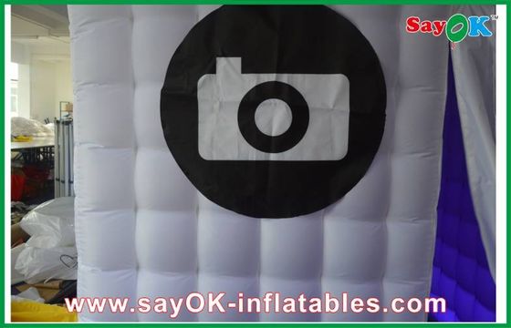 Opblaasbare Bijlage 2,4 X 2,4 X 2.5m van de Fotocabine Opblaasbare Mobiele Photobooth-Slag - omhoog Tent met Cameraembleem